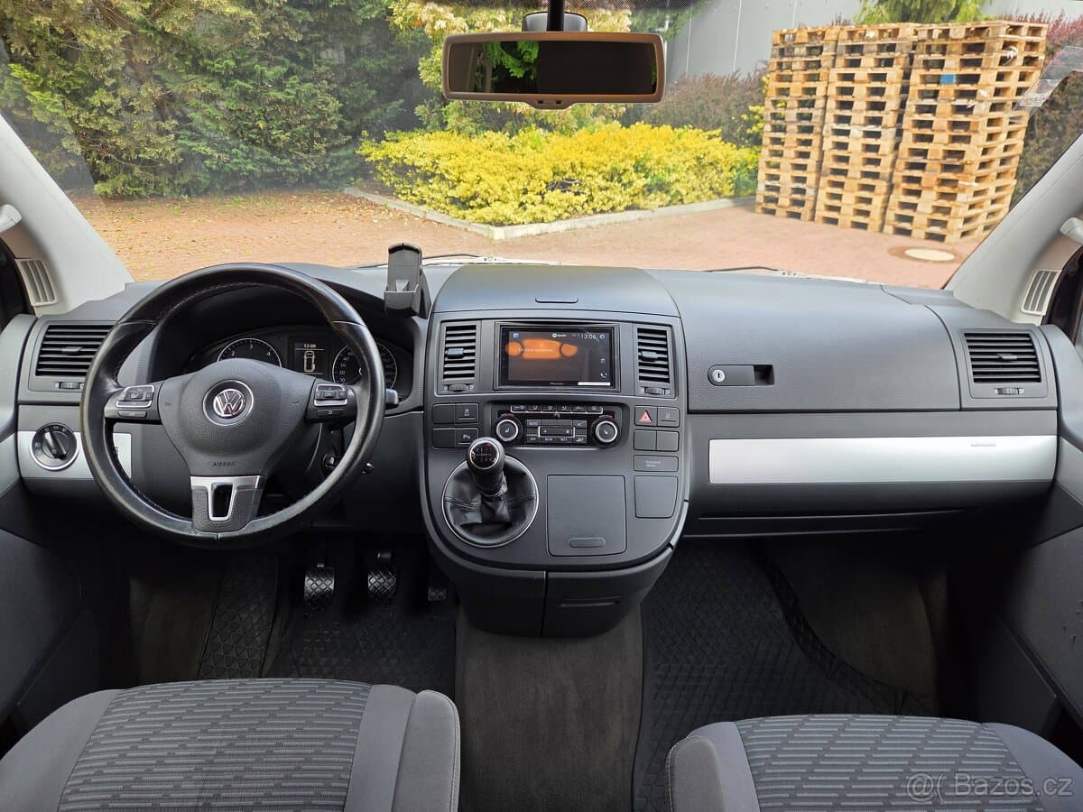 2010 Volkswagen MULTIVAN - 11