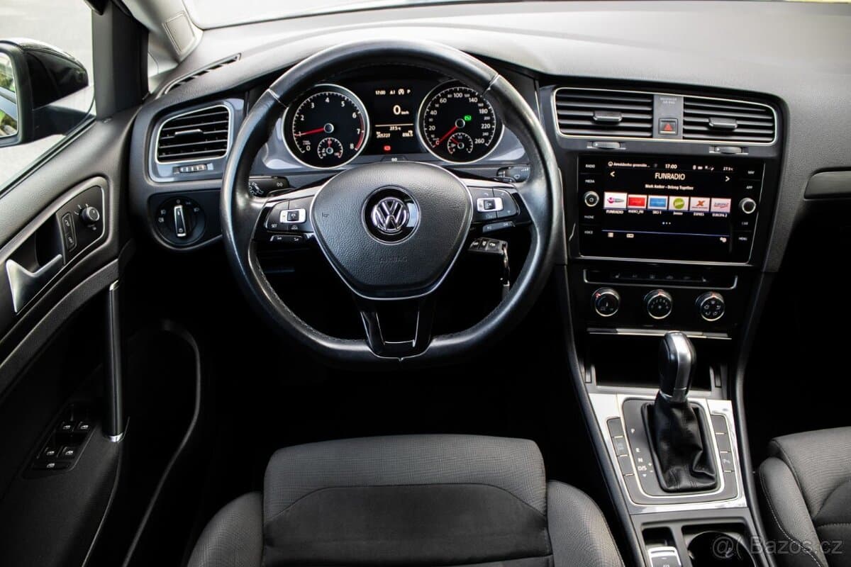 2017 Volkswagen GOLF - 11