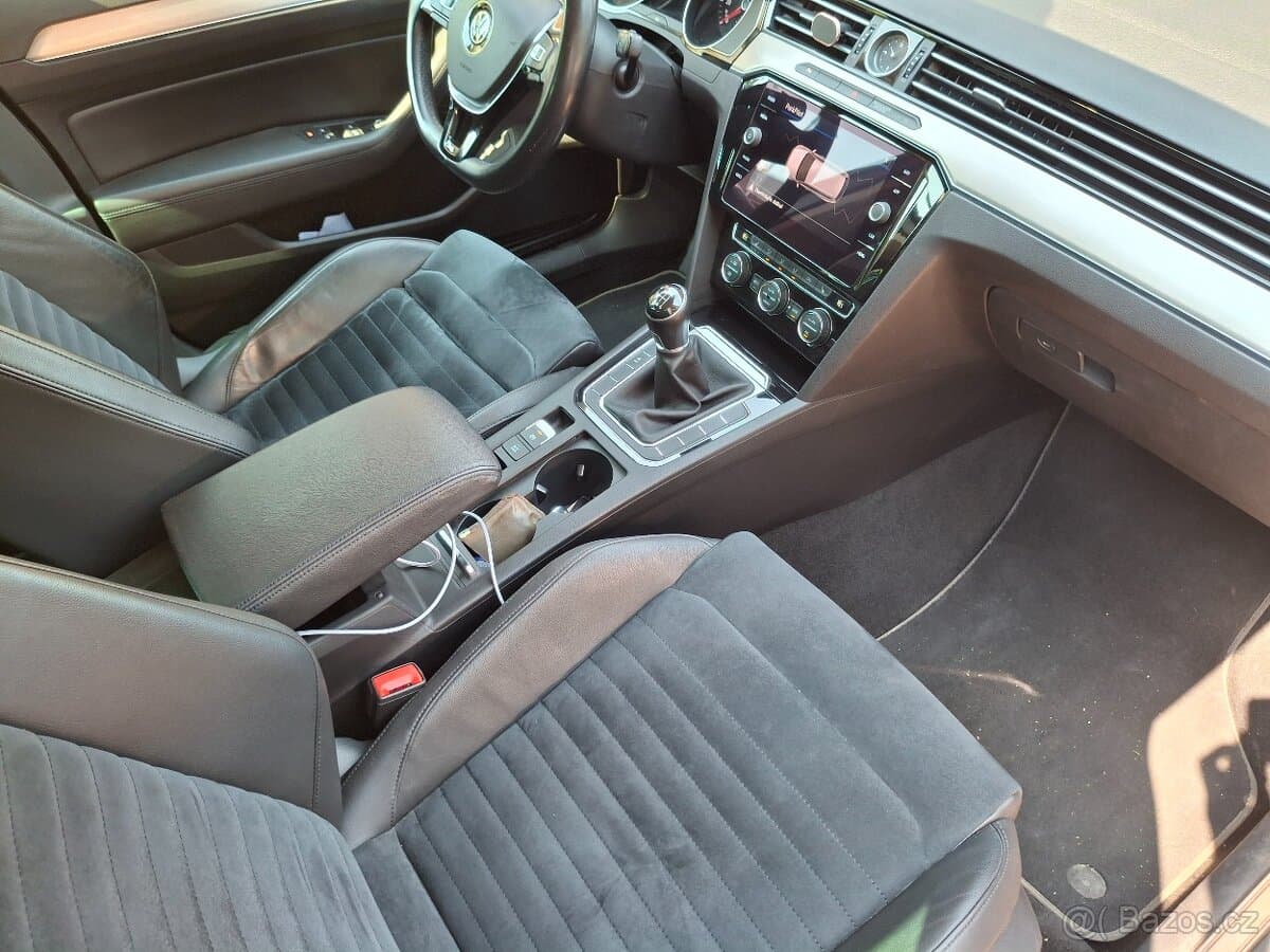 2019 Volkswagen PASSAT - 11