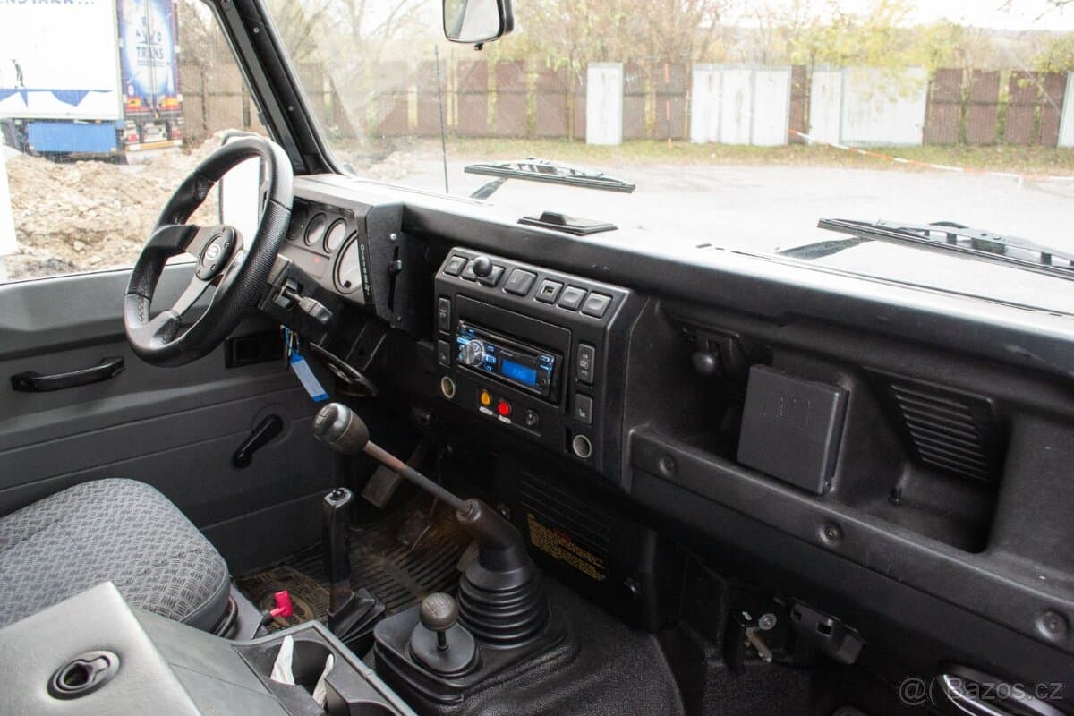 2002 Land Rover DEFENDER - 11