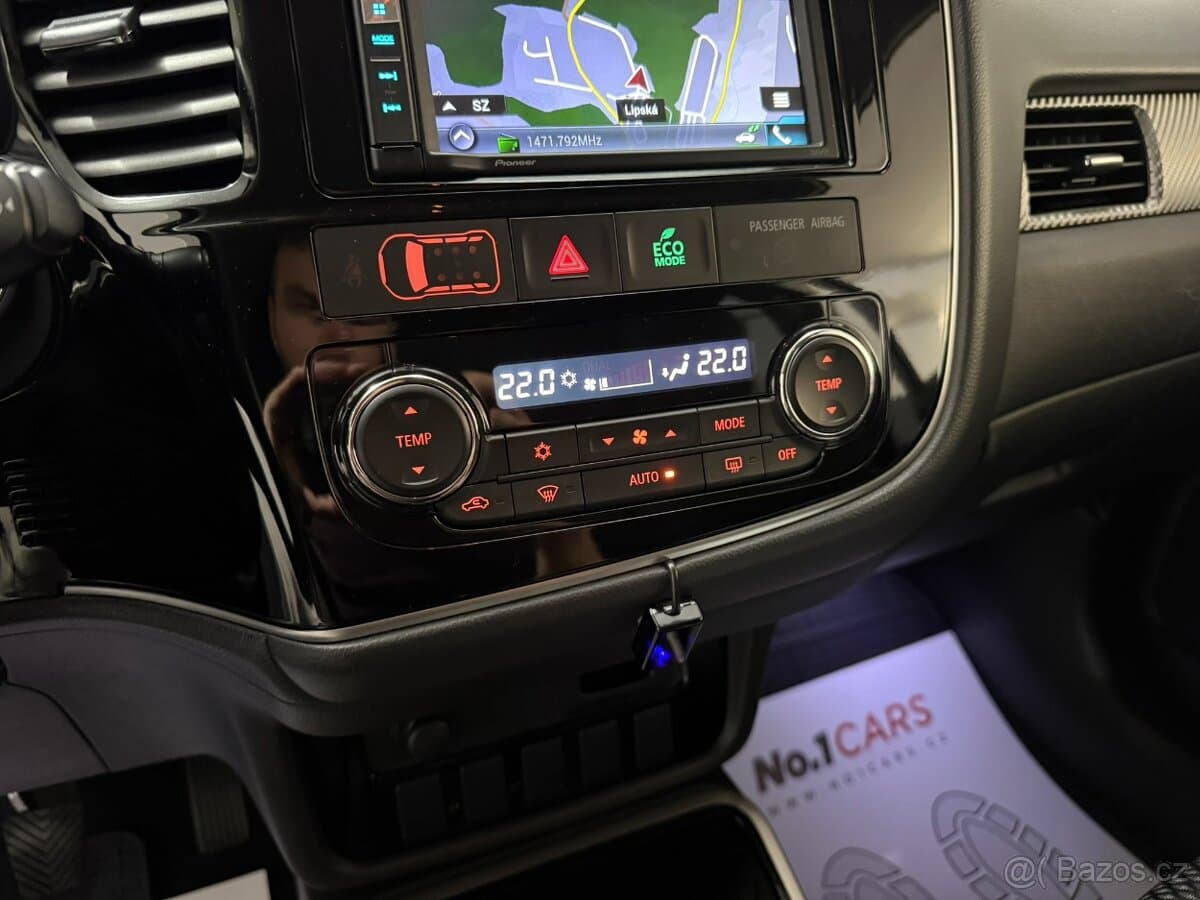 2017 Mitsubishi OUTLANDER - 11