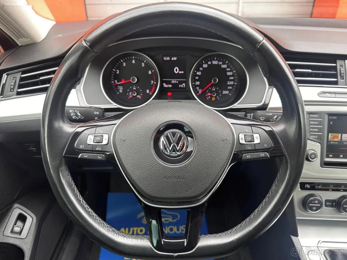 2015 Volkswagen PASSAT - 11
