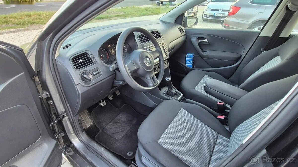 2012 Volkswagen POLO - 11