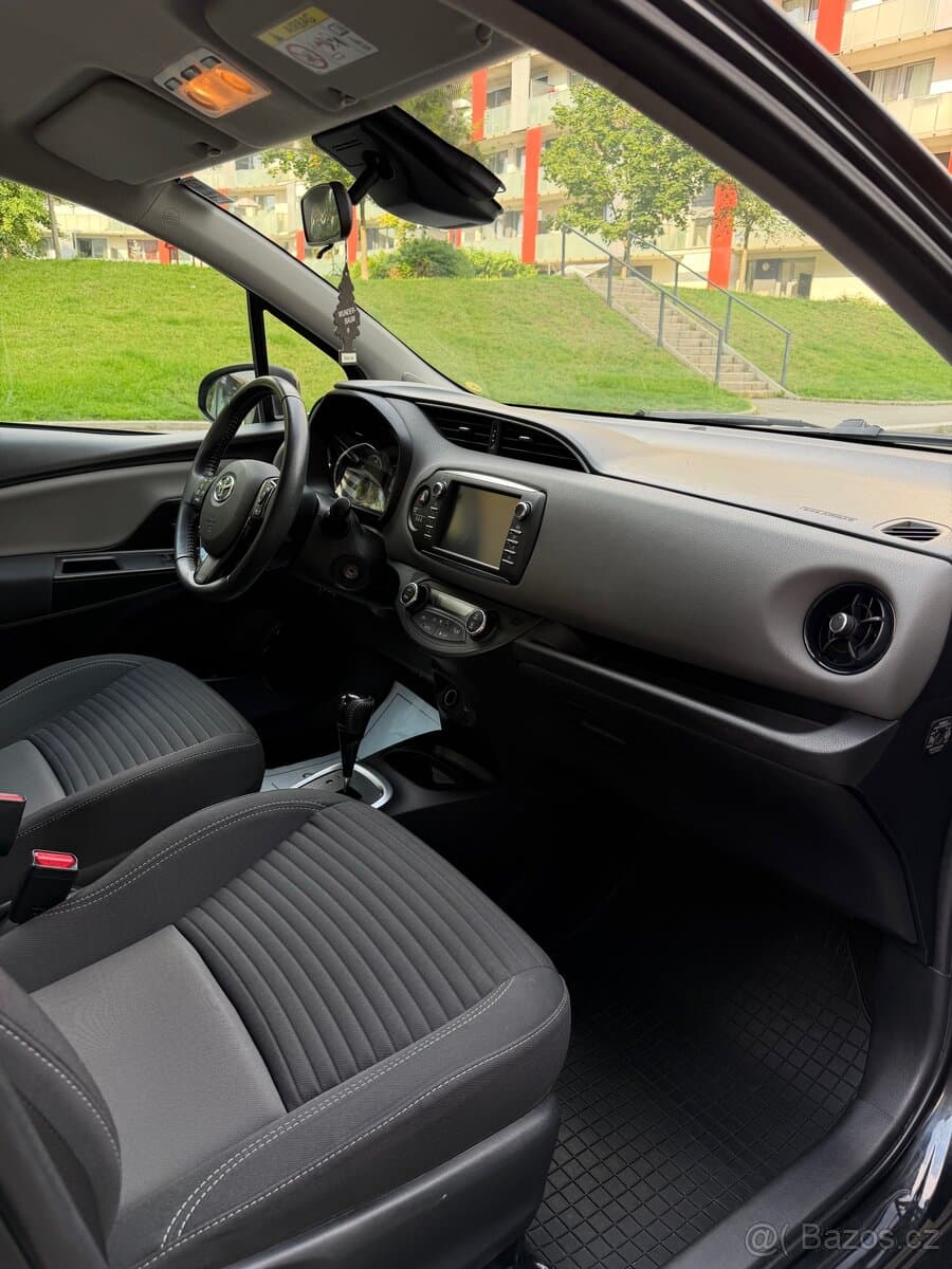2018 Toyota YARIS - 11