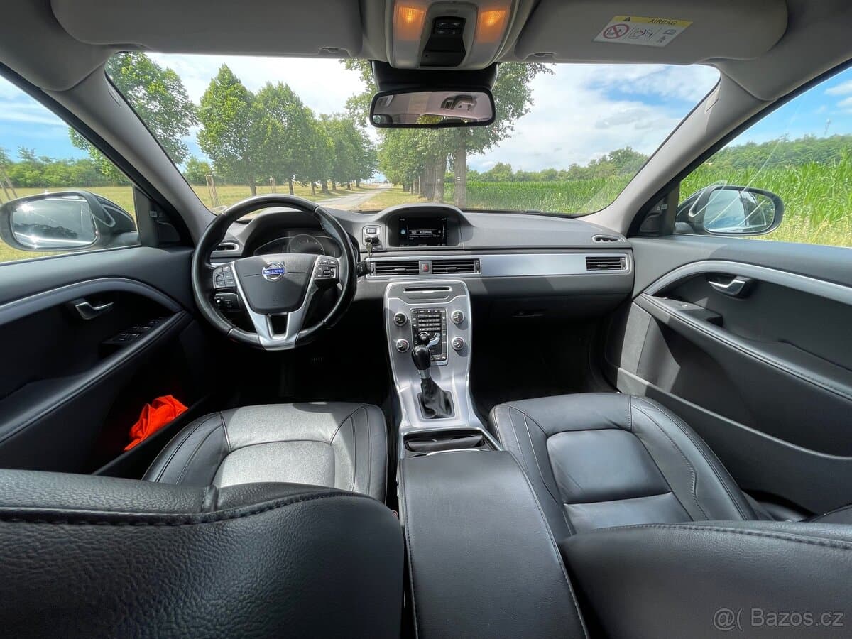 2016 Volvo V70 - 11