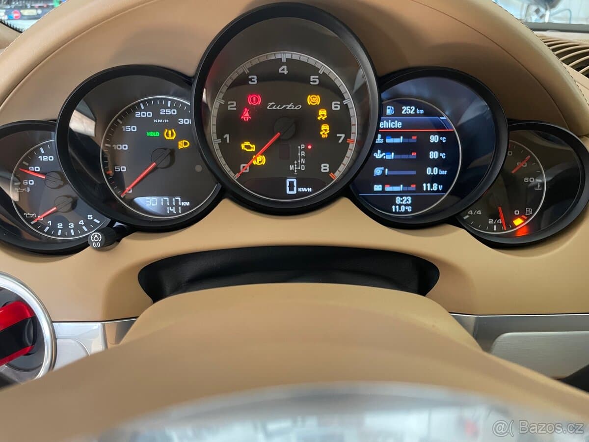 2012 Porsche CAYENNE - 11
