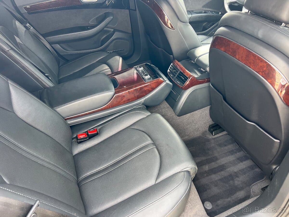 2010 Audi A8 - 11