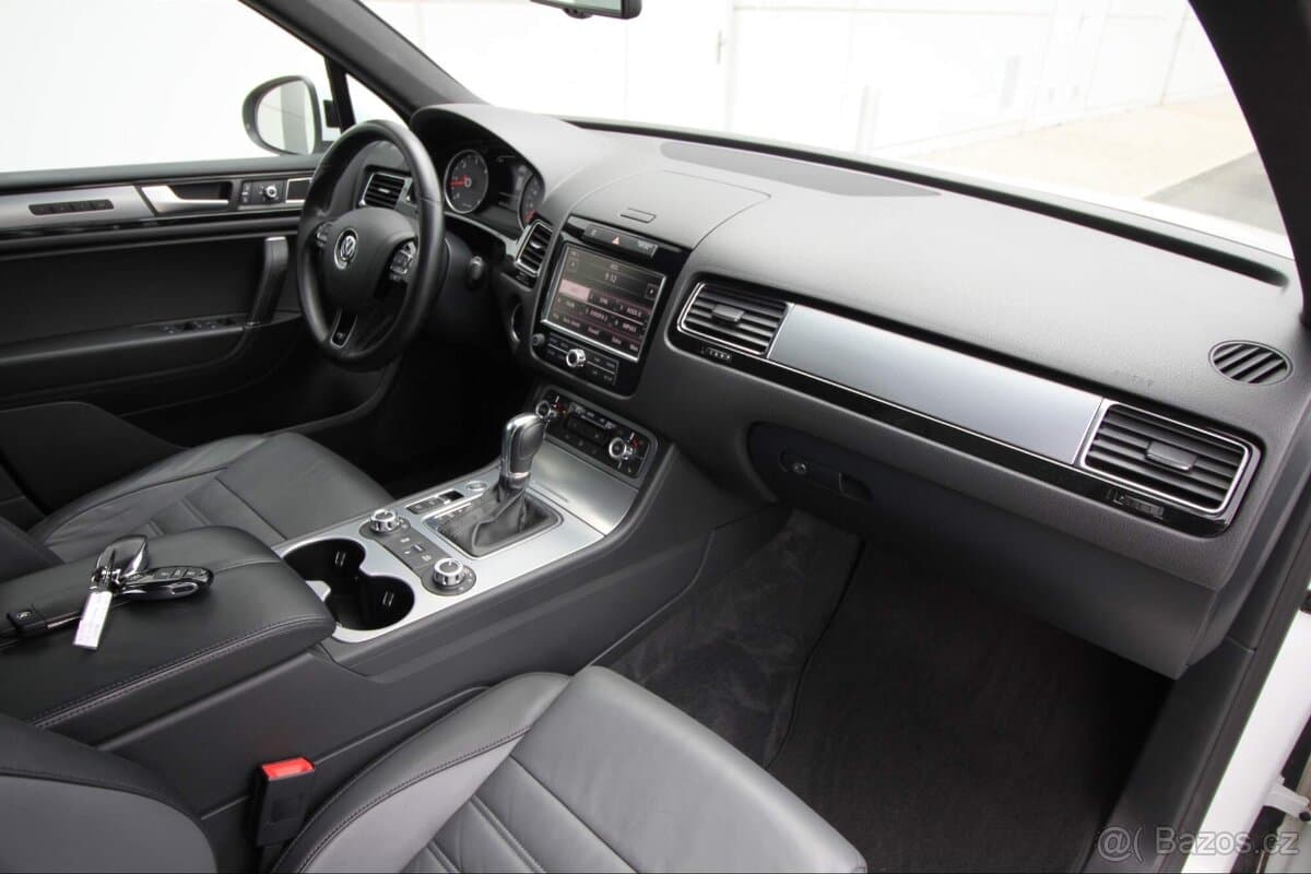 2013 Volkswagen TOUAREG - 11