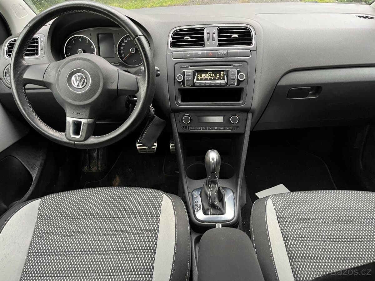 2012 Volkswagen POLO - 11