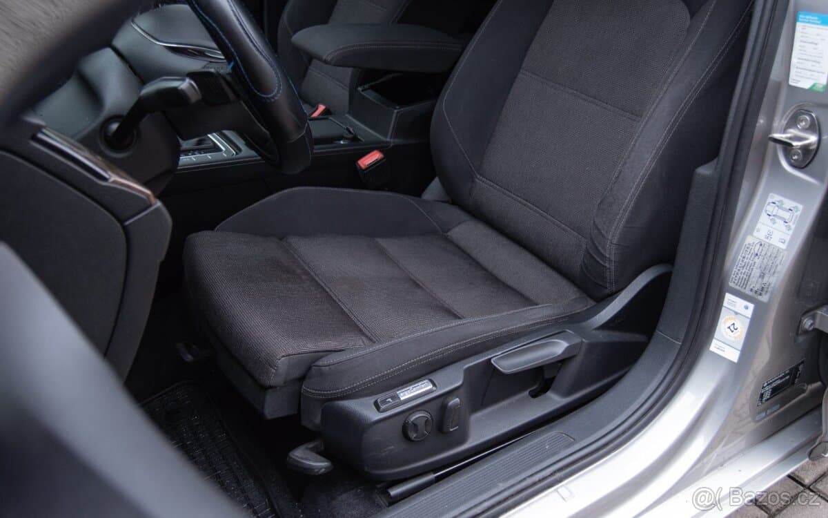 2016 Volkswagen PASSAT - 11