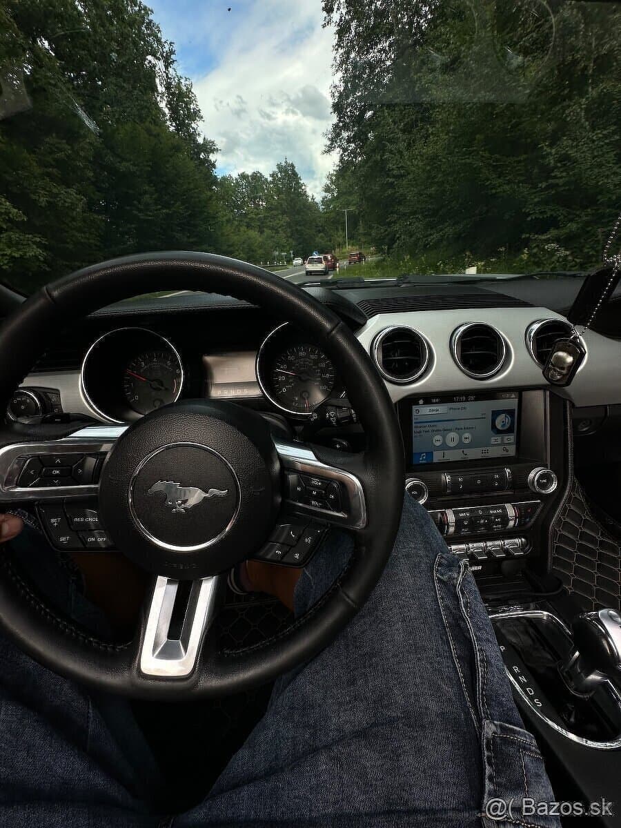 2016 Ford MUSTANG - 11