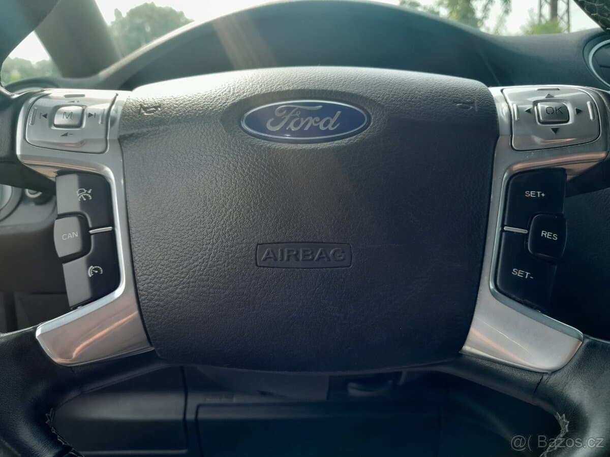 2011 Ford S-MAX - 11