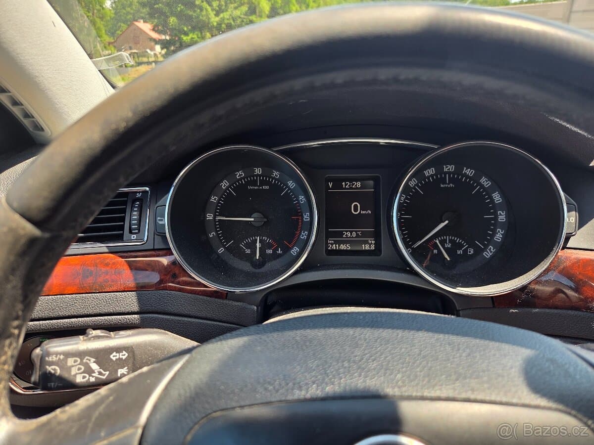 2010 Škoda SUPERB - 11