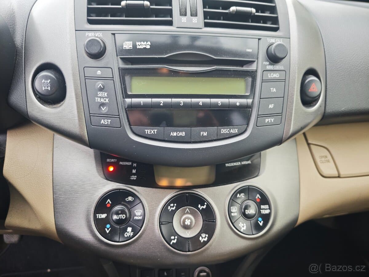 2011 Toyota RAV4 - 11