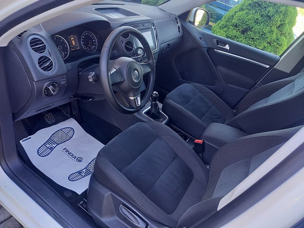 2012 Volkswagen TIGUAN - 11