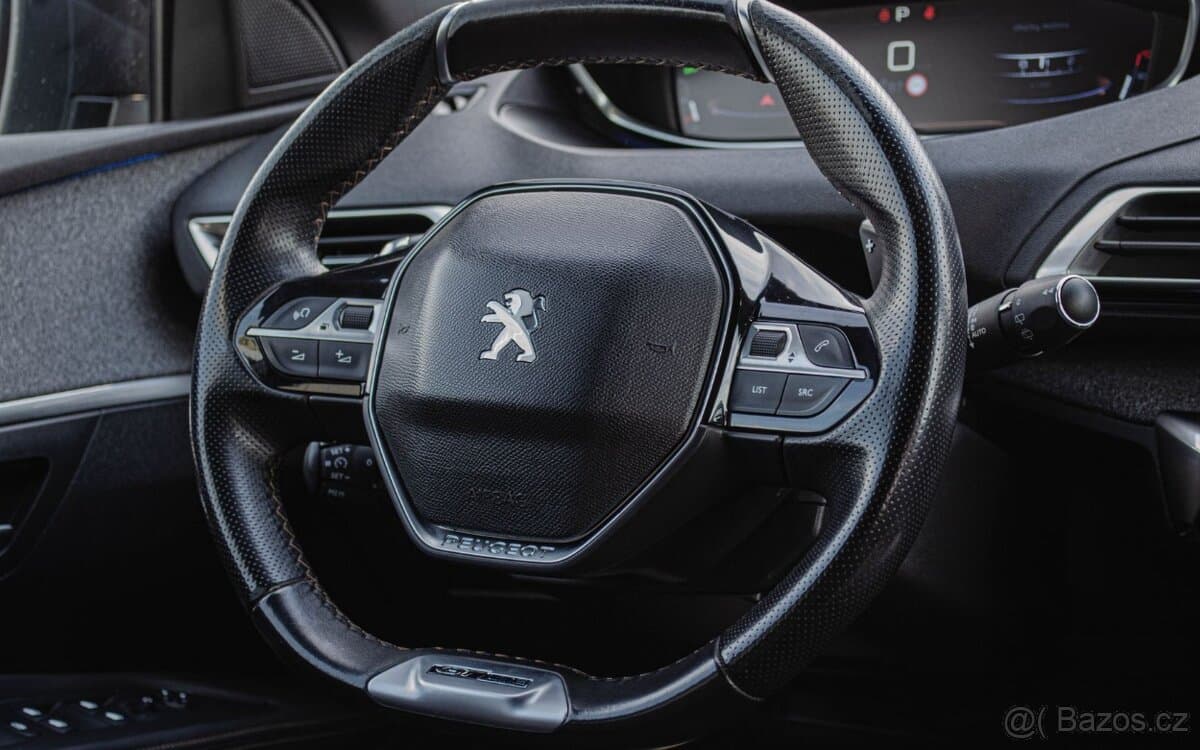2017 Peugeot 3008 - 11