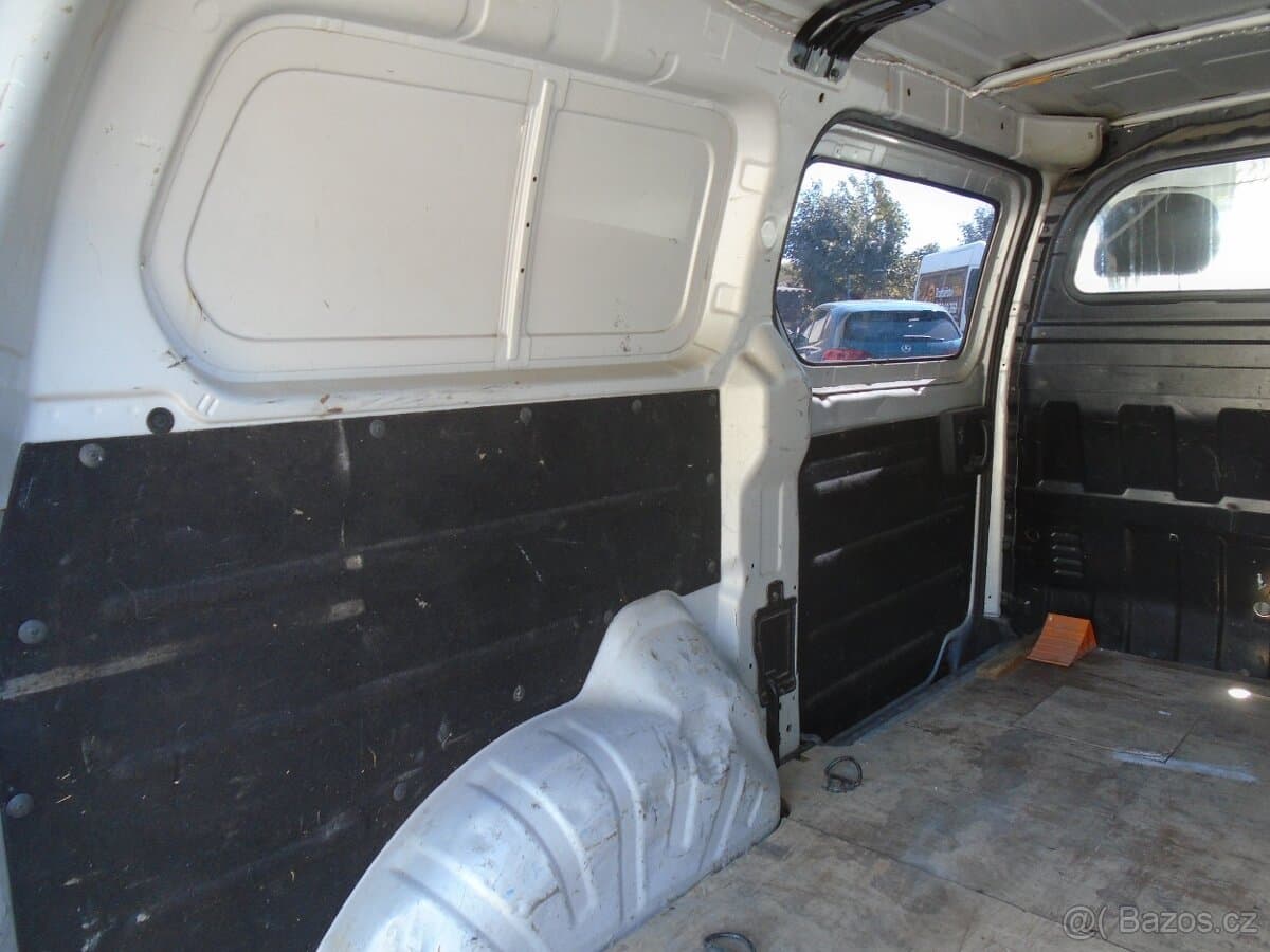 2009 Hyundai H-1 - 11