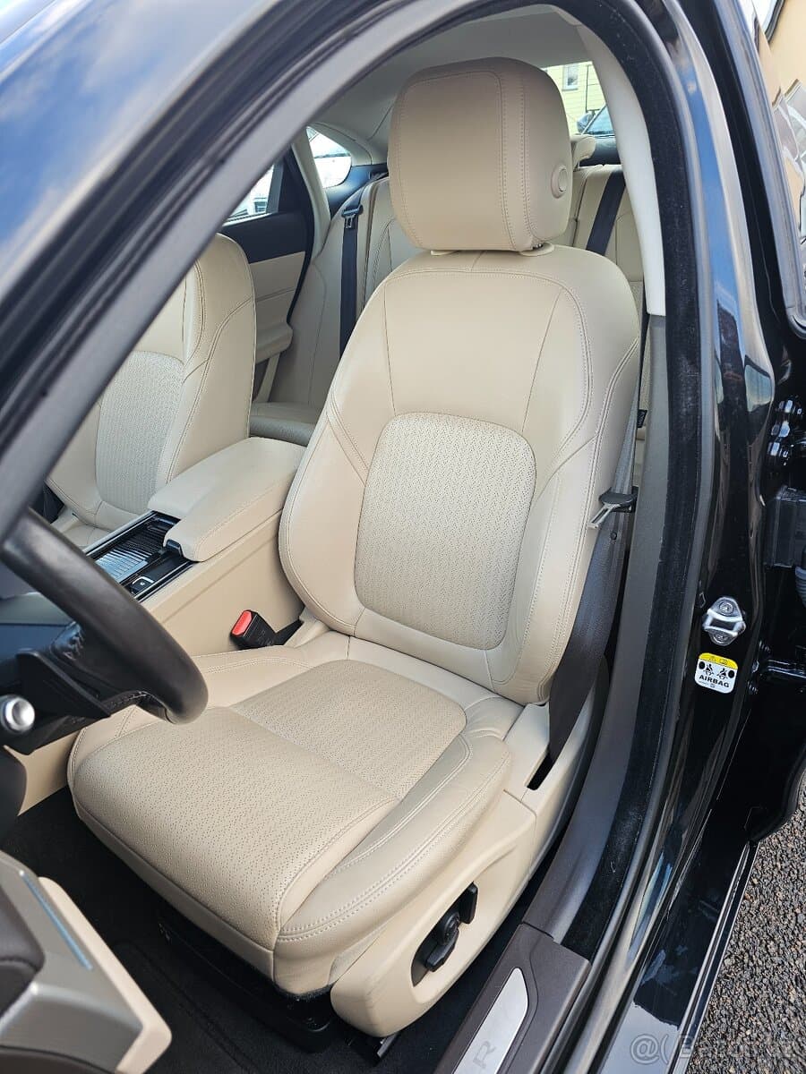 2019 Jaguar XF - 11