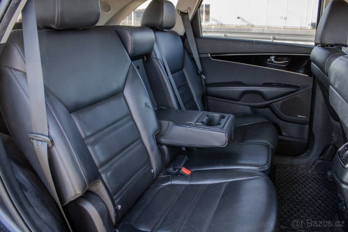 2018 Kia SORENTO - 11