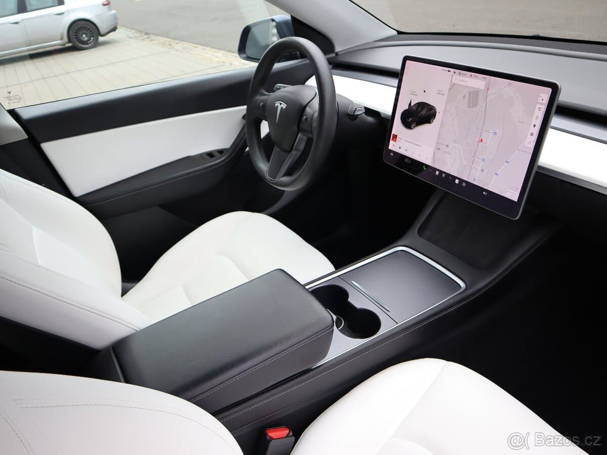 2022 Tesla MODEL Y - 11