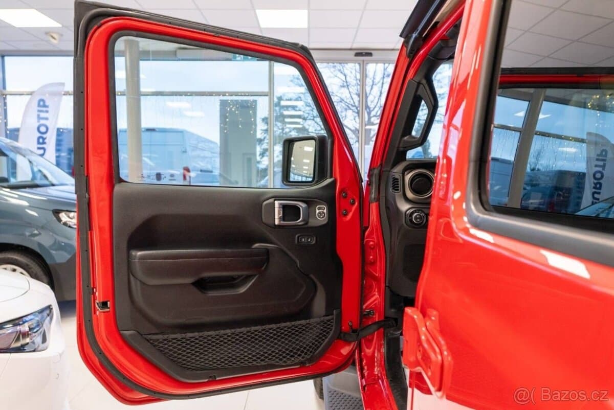 2021 Jeep WRANGLER - 11