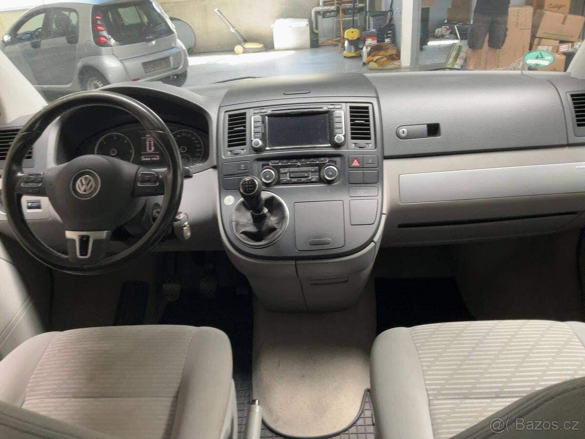 2010 Volkswagen MULTIVAN - 11