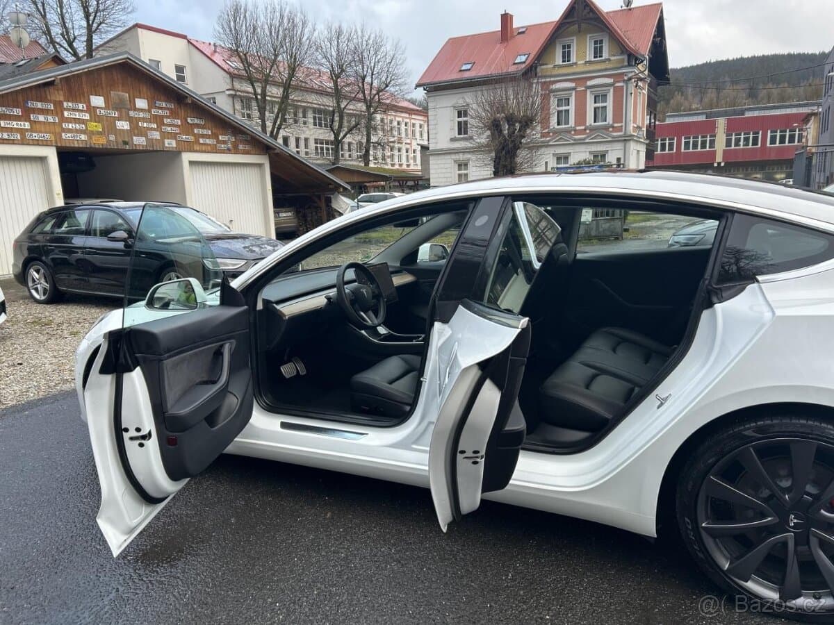 2020 Tesla MODEL 3 - 11