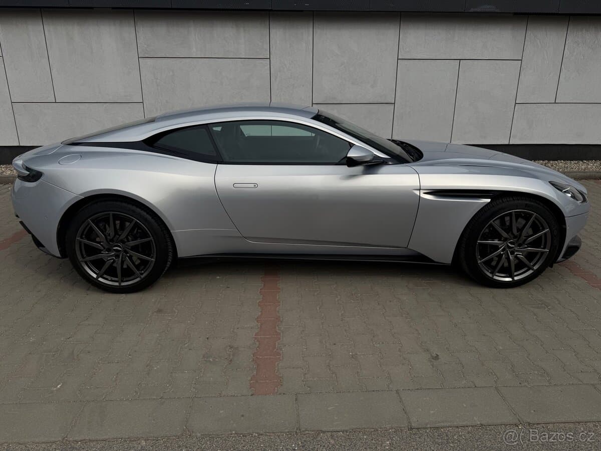 2019 Aston Martin DB11 - 11