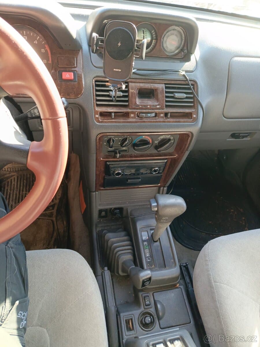 Mitsubishi PAJERO - 12
