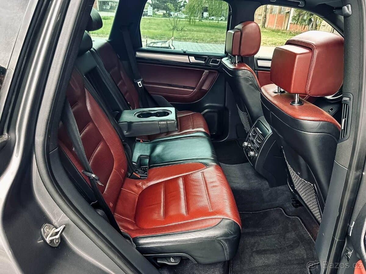 2012 Volkswagen TOUAREG - 12