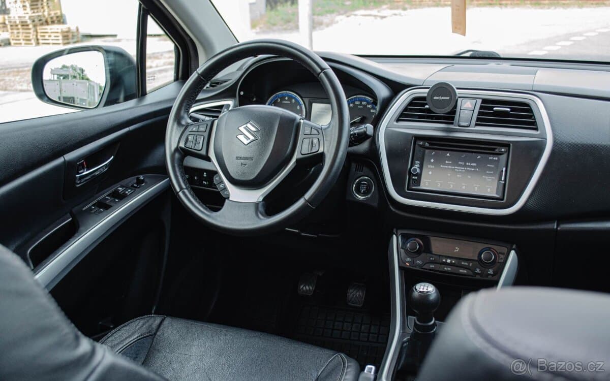 2013 Suzuki S-CROSS - 12