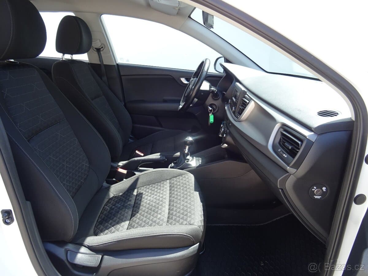 2019 Kia RIO - 12