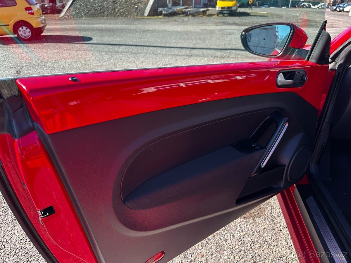 2015 Volkswagen BEETLE - 12