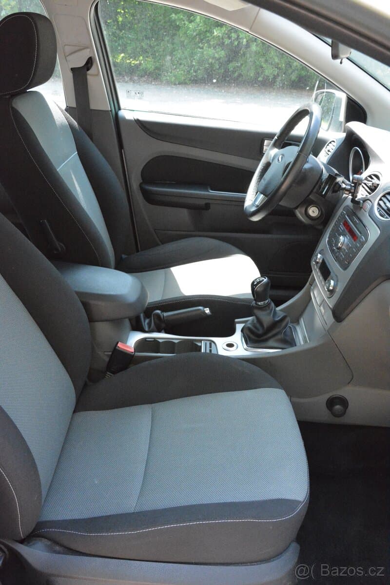 2010 Ford FOCUS - 12