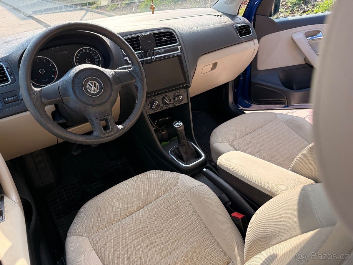 2011 Volkswagen POLO - 12