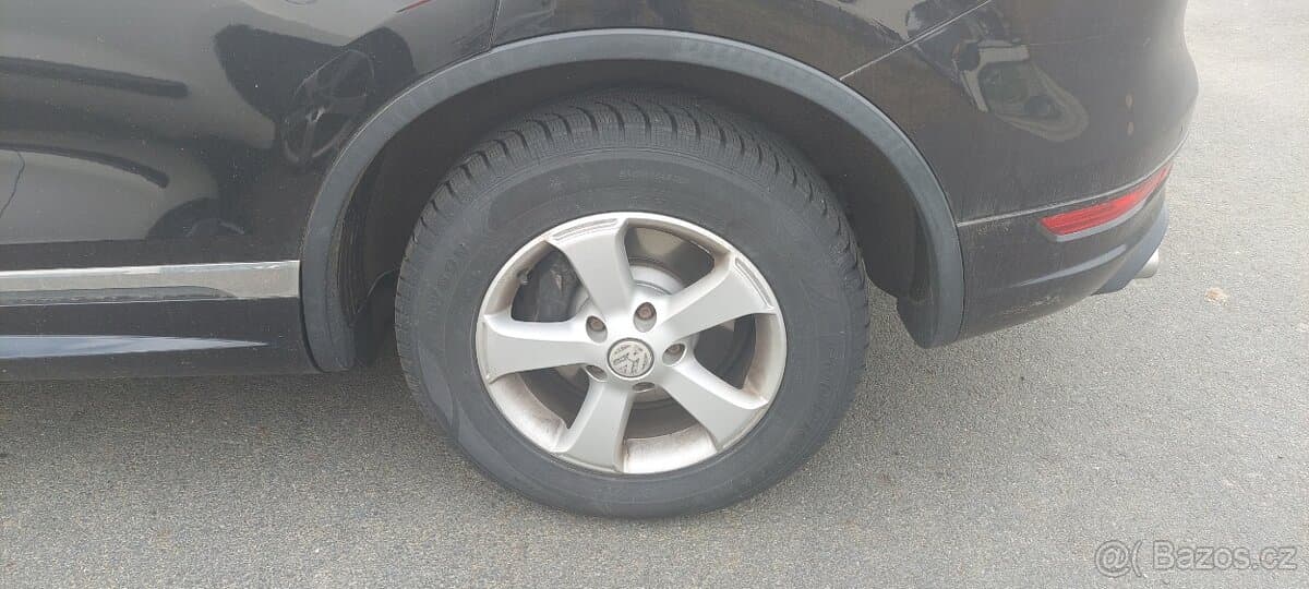 2012 Volkswagen TOUAREG - 12