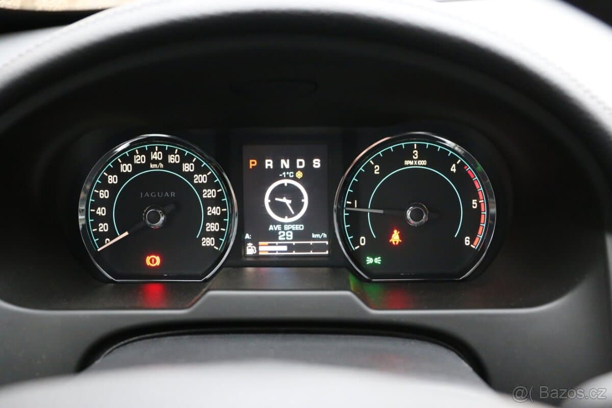 2012 Jaguar XF - 12