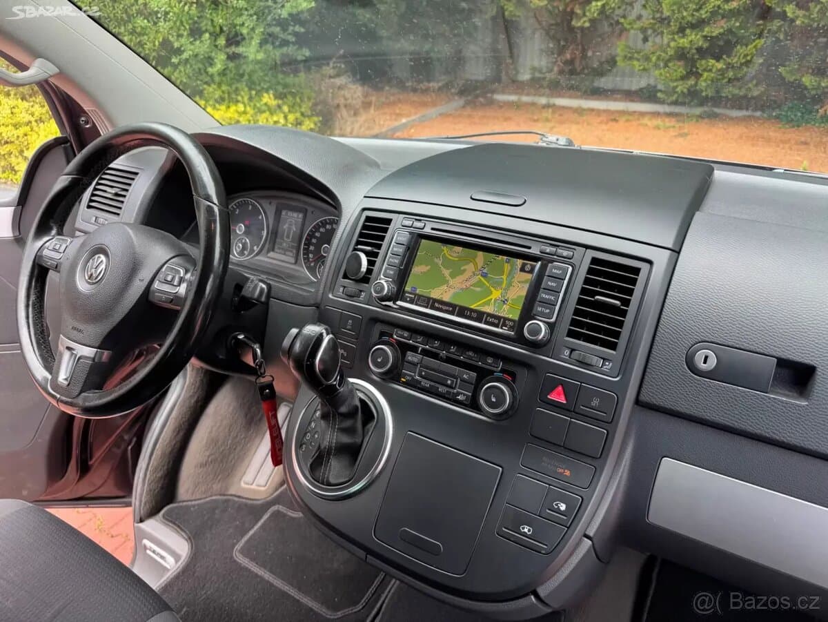 2011 Volkswagen MULTIVAN - 12