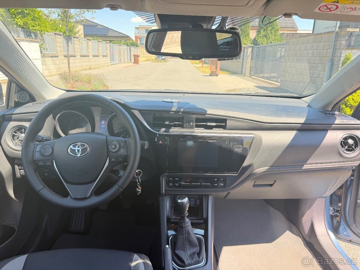 2016 Toyota AURIS - 12