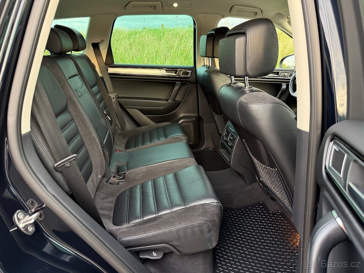 2015 Volkswagen TOUAREG - 12