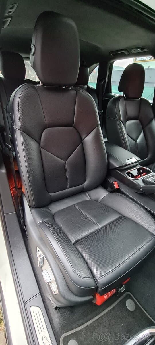 2011 Porsche CAYENNE - 12