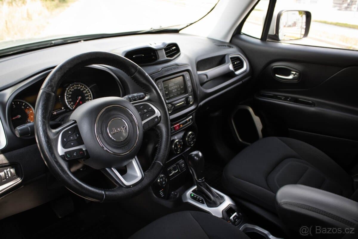 2016 Jeep RENEGADE - 12