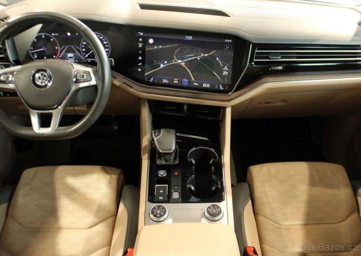 2019 Volkswagen TOUAREG - 12