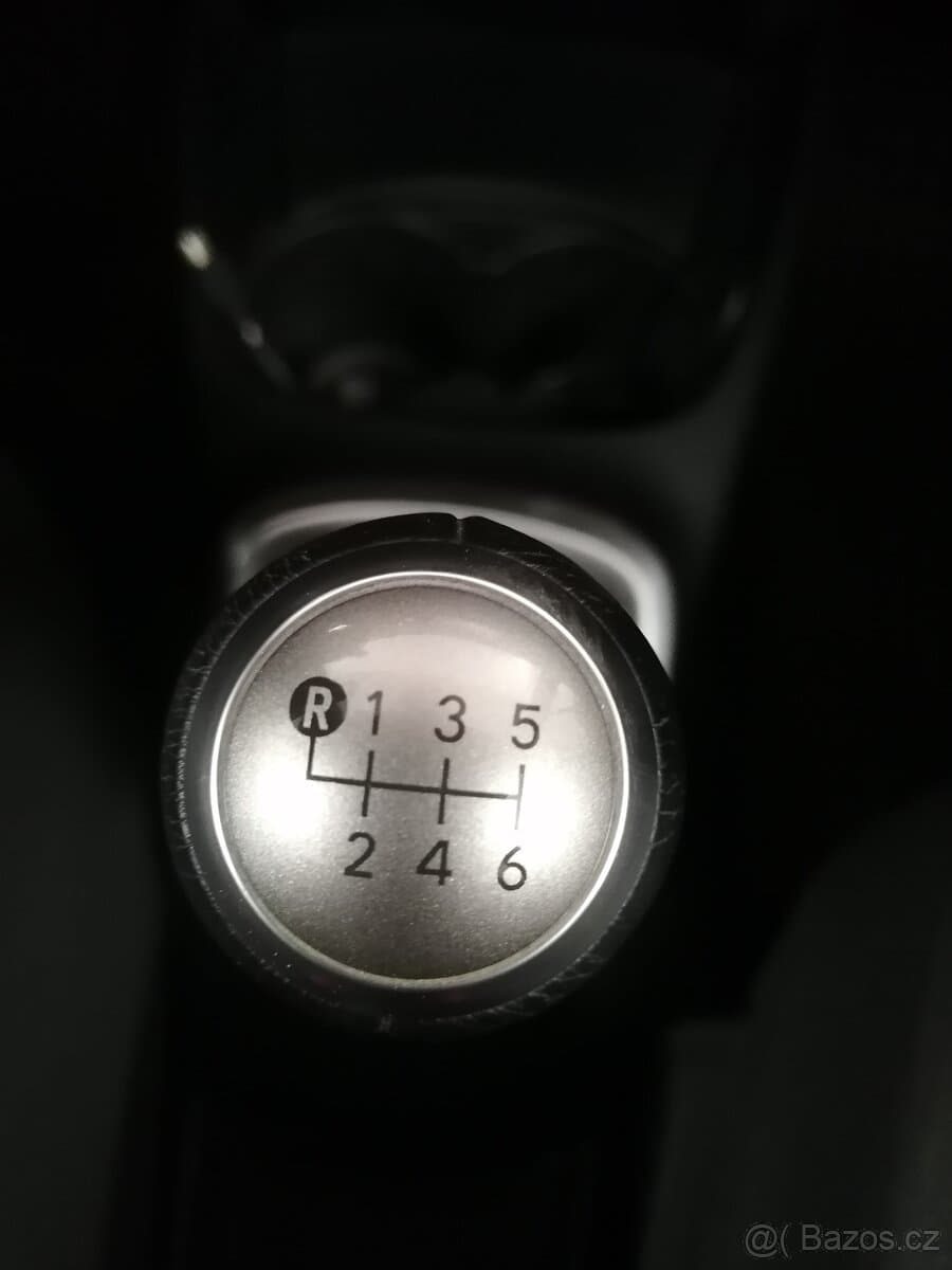 2012 Toyota YARIS - 12