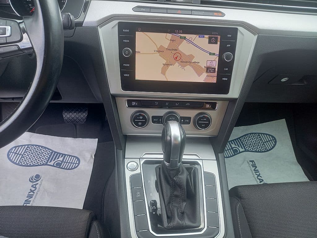 2019 Volkswagen PASSAT - 12