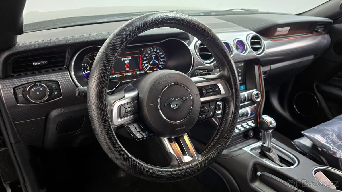 2018 Ford MUSTANG - 12