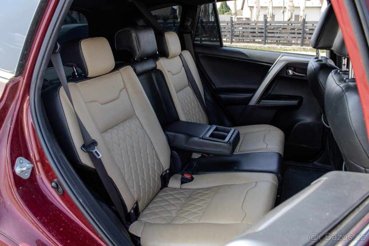 2018 Toyota RAV4 - 12
