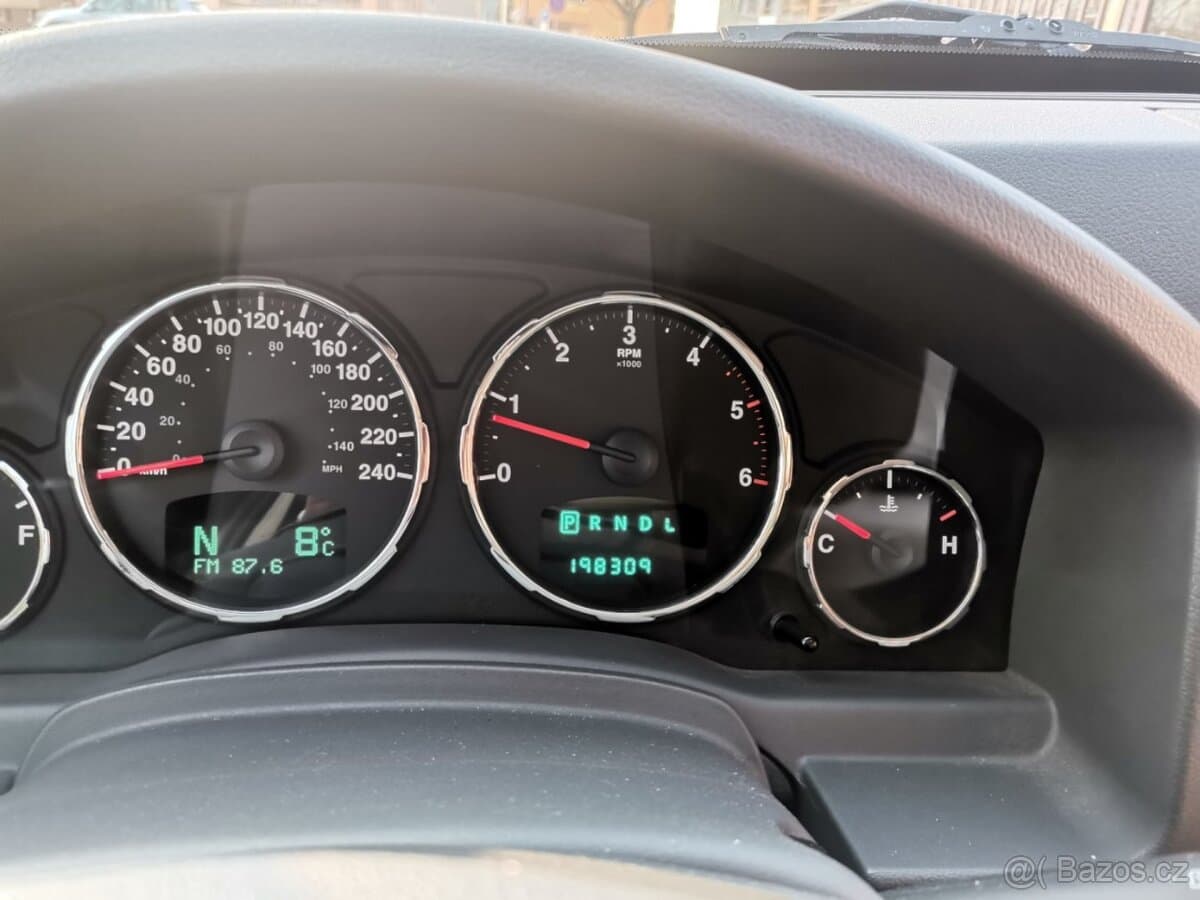 2009 Jeep CHEROKEE - 12