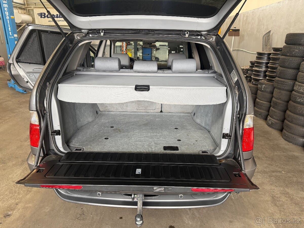 2004 BMW X5 - 12