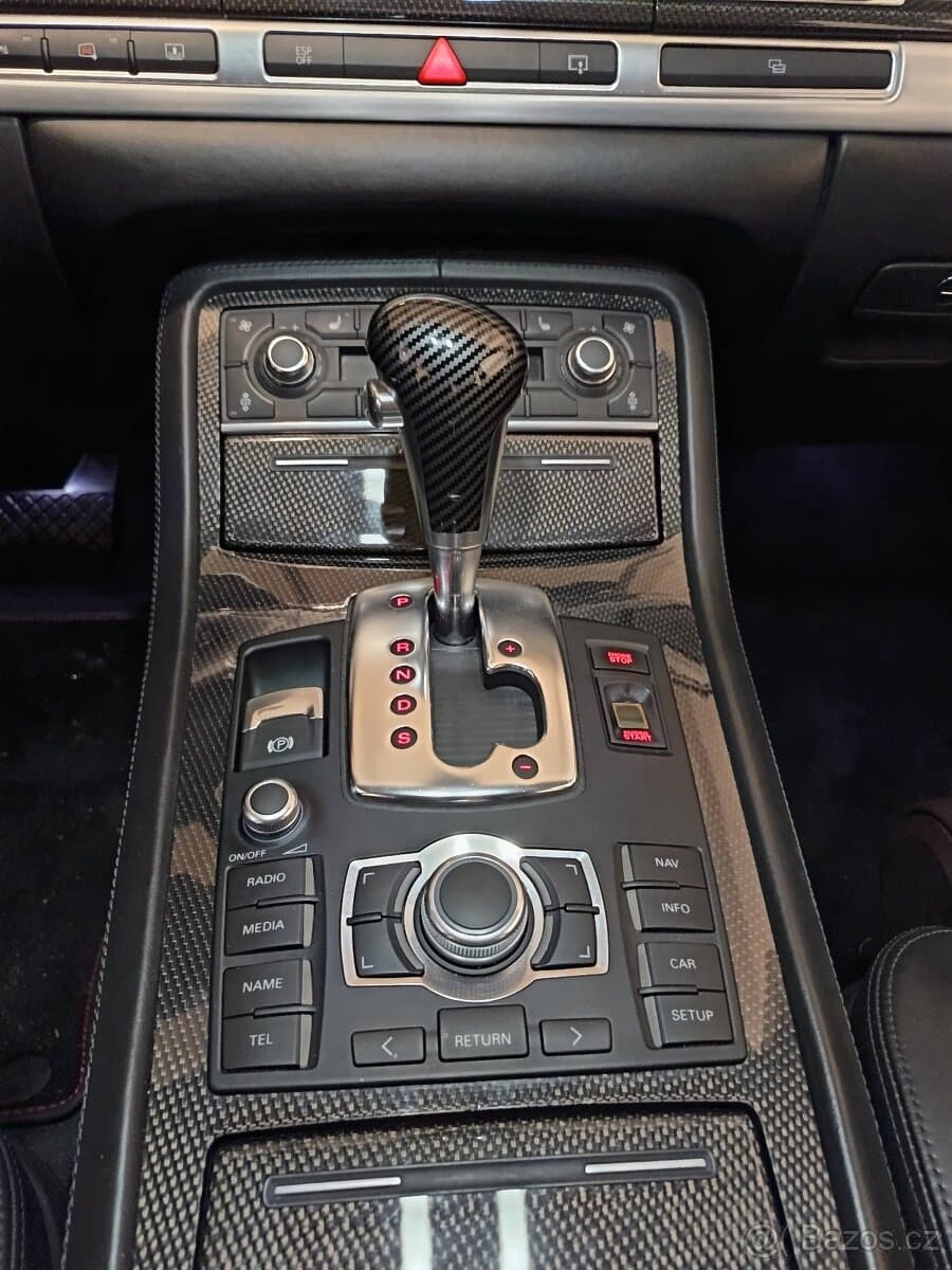 2008 Audi S8 - 12